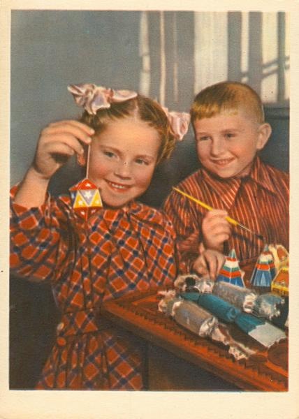 Перед Новым годом, 1956 год. Видео «Цветы жизни» с этой фотографией.&nbsp;
