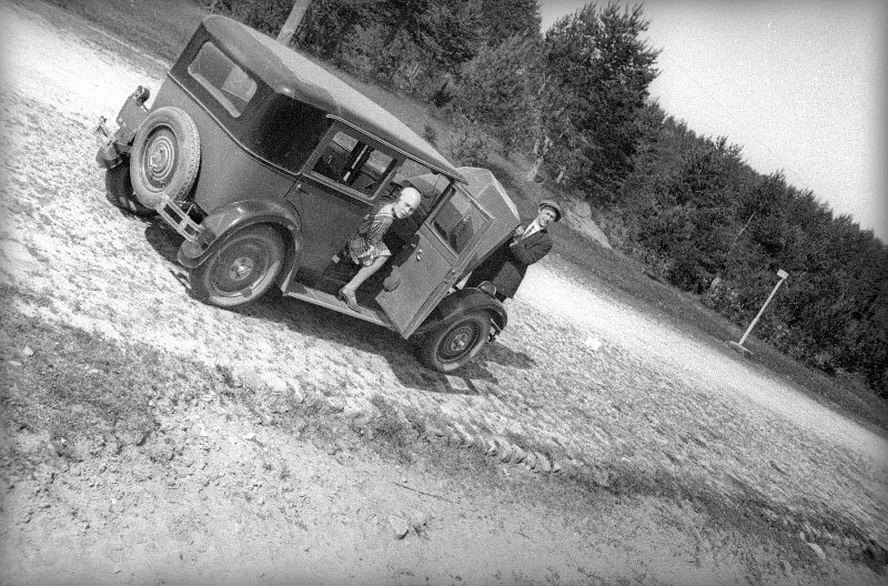 Лиля Брик в салоне автомобиля, 1929 год, г. Тверь. Из серии «Поездка в Ленинград на автомобиле "Рено" Маяковского».