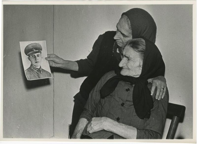 Мать и дочь Сергея Оганяна, 1970-е