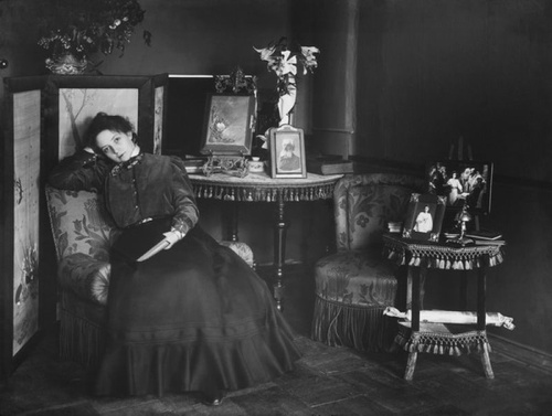 Вера Комиссаржевская в домашней обстановке, 1890-е, г. Санкт-Петербург