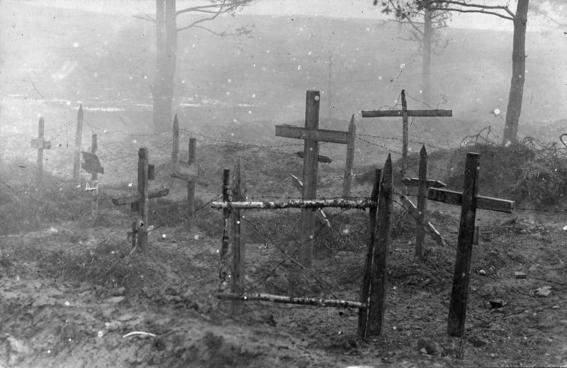 Духовщинский полк. «Для этих немцев война закончилась», 1916 год. 267-й пехотный Духовщинский полк составлен по мобилизации 18 июля 1914 года. Дислоцировался в Новгородской губернии, в Грузино. Осенью 1914 года полк был включен в состав Петроградского военного округа. До октября 1914 года дислоцировался в Охте, затем был направлен на Северо-Западный фронт.