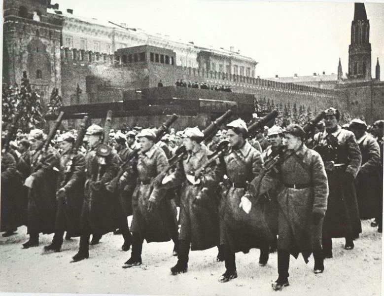Парад на Красной площади 7 ноября 1941 года, 7 ноября 1941, г. Москва. Видео «Семен Буденный» с этой фотографией.