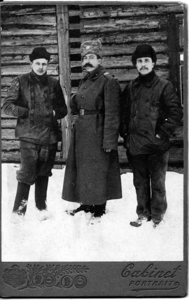 Фельдфебель с двумя товарищами, 1910-е