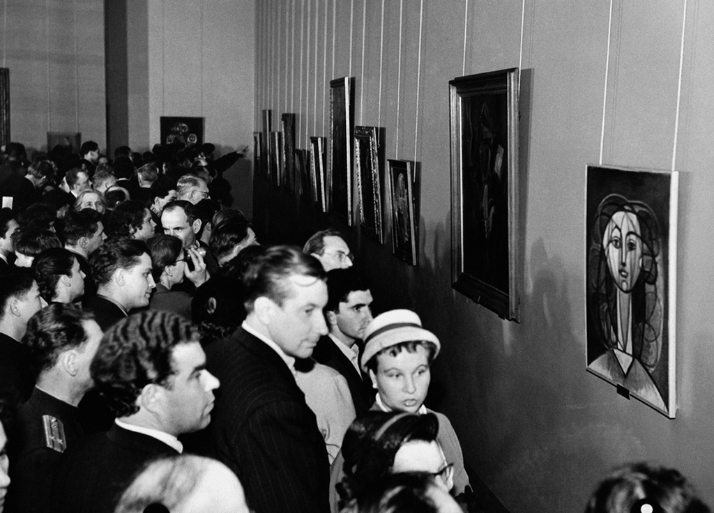 Выставка Пабло Пикассо в Москве, 1956 год, г. Москва. Выставка проходила в Музее изобразительных искусств им. A. C. Пушкина.Выставка «Пойдем в музей?» с этим снимком.