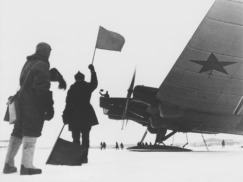 Советский самолет «ТБ-3» перед вылетом, 1 февраля 1934