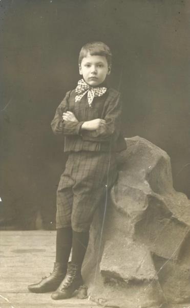 Портрет мальчика, 10 мая 1908. Выставка «Студийная фотография: фантазии фотографа и модели»&nbsp;и видеовыставка «Мечта всех детей» с этой фотографией.