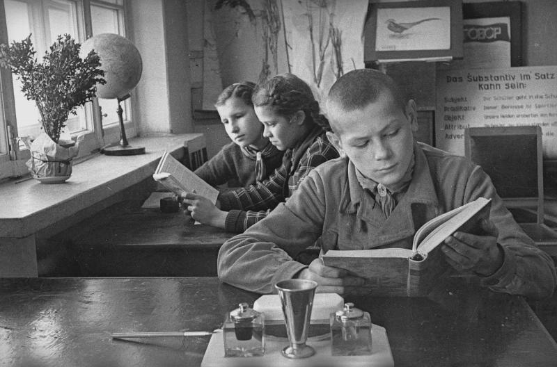 «Готовимся к урокам», 1942 год