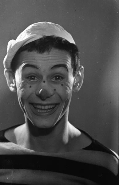 Клоун Генрих Ротман, 1962 - 1965. Выставка «Не забывайте радовать людей улыбкой» с этой фотографией.