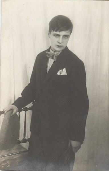 Портрет юноши, 1910-е, г. Санкт-Петербург. В 1914–1924 годах – Петроград.