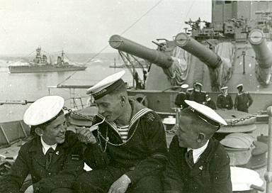 Пионеры-артековцы в гостях у моряков линкора «Севастополь», июнь - август 1946, г. Севастополь
