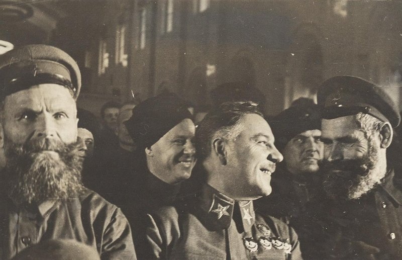 Климент Ворошилов с группой казаков, ноябрь 1936, г. Москва. Выставка «Казаки» с этой фотографией.