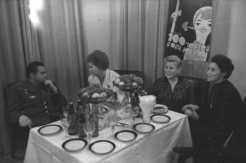 Космонавты в гостях у артистов Театра оперетты, 1963 год, г. Москва