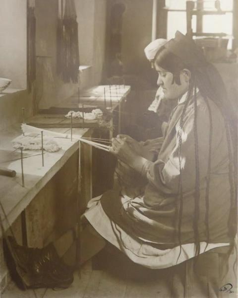 Работницы на ткацкой фабрике, 1931 год, Таджикская ССР, г. Ходжент. Ныне город Худжанд (Таджикистан).&nbsp;