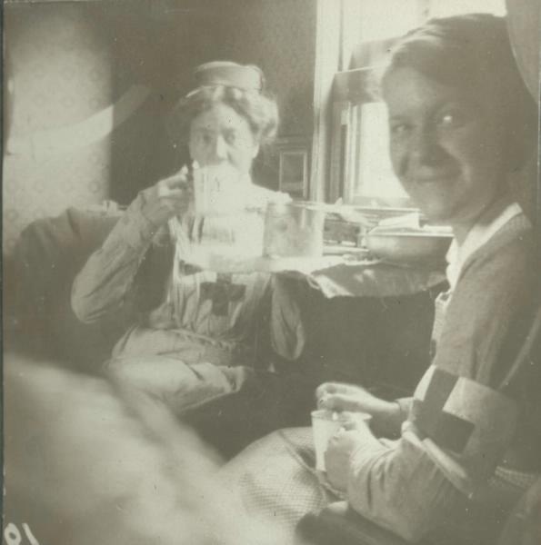 Сестры милосердия, 1914 - 1918. Из серии «Хроники жизни полевого госпиталя».