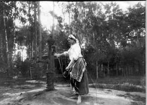 «За водой», 1890 - 1909. Соленая бумага.Видео «К 180-летию фотографии. Эпизод III. "Соленая бумага"»&nbsp;и выставки&nbsp;«Лето – это маленькая жизнь»,&nbsp;«Русские пикториалисты» с этим снимком. 