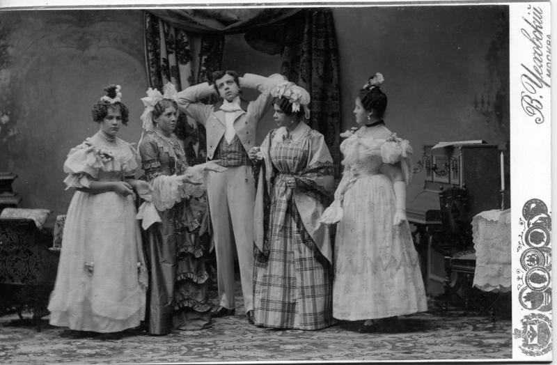 Сцена из водевиля «Беда от нежного сердца», 1901 год, г. Москва. Комедия-водевиль в одном действии по одноименной пьесе графа Владимира Соллогуба, написанной в 1850 году.