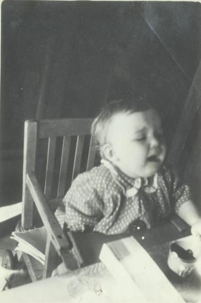 Девочка за столом, 1940-е