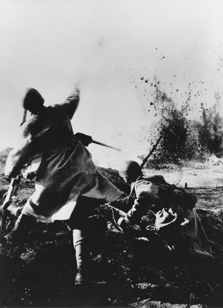 Ближний бой, 1942 год. Выставка «Человек на войне»,&nbsp;видео «Дмитрий Бальтерманц» с этим снимком.