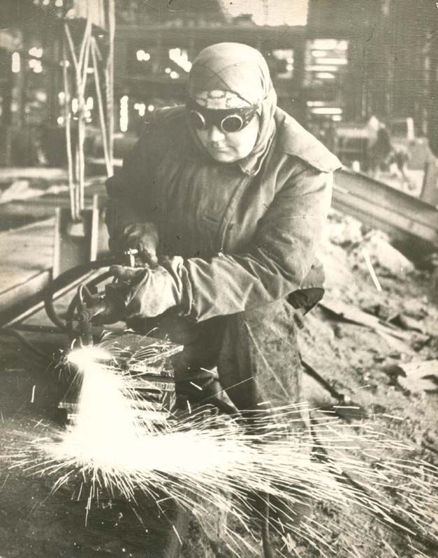 Лучшая бензорезчица «Стальмонтажа» Швалева А.П, 1959 год, г. Череповец и Череповецкий район