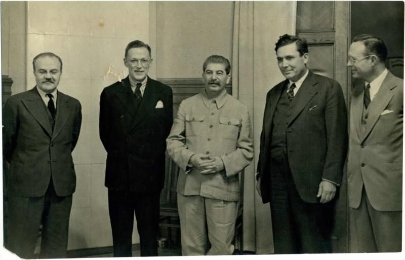 Иосиф Сталин принимает личного представителя Президента США г-на Уэнделла Уилки, 23 сентября 1942, г. Москва