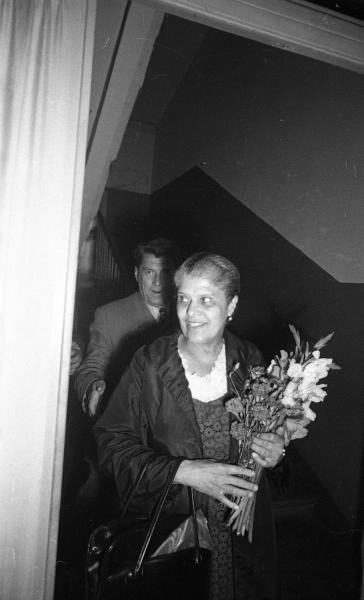 Эсланда Робсон – супруга американского певца Поля Робсона, 1958 год, г. Москва