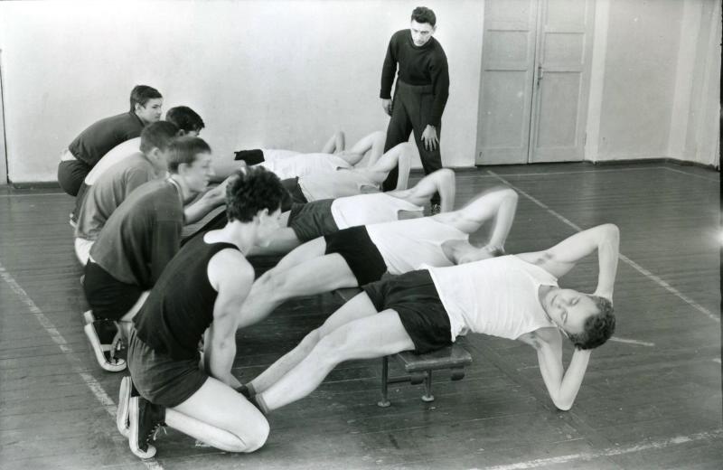 Юноши в спортзале, 1960 - 1965, Украинская ССР, Луганская обл., Северодонецк