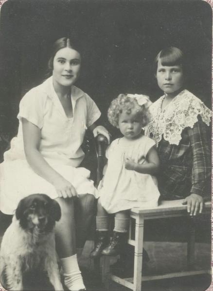 Семейный портрет в полный рост, 1920-е