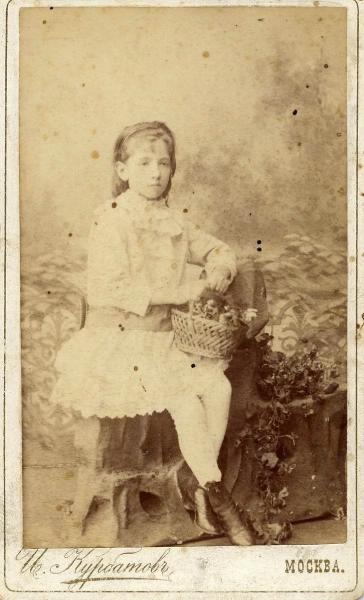 Портрет девочки, 1880 - 1890, г. Москва. Альбуминовая печать.
