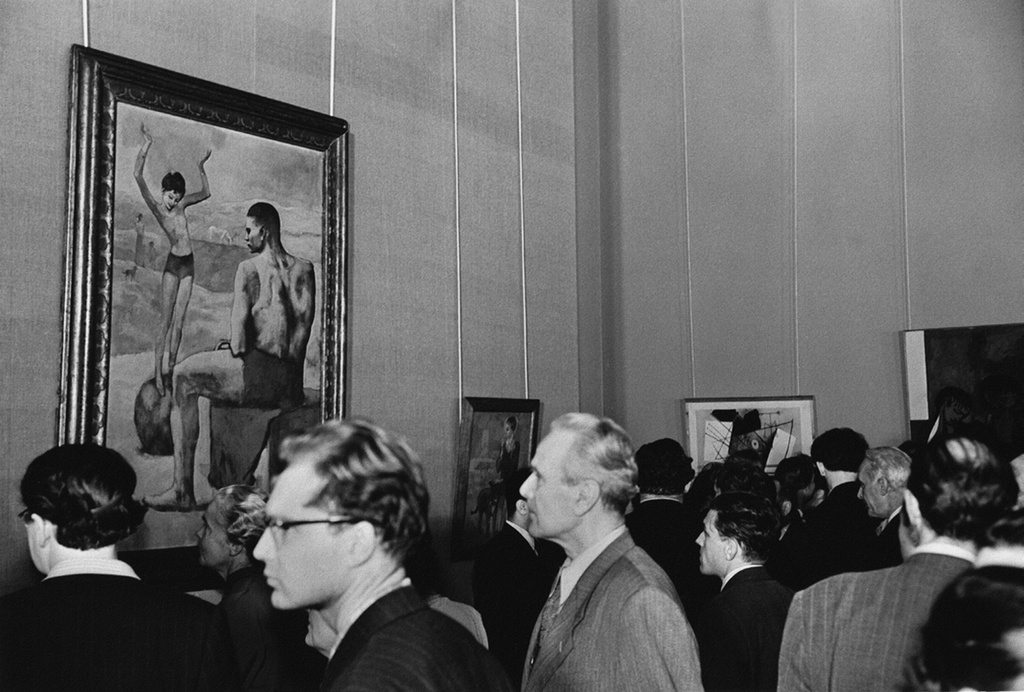 Выставка Пабло Пикассо в Москве, 1956 год, г. Москва. Выставка проходила в Музее изобразительных искусств им. A. C. Пушкина.Выставка «Пойдем в музей?» с этим снимком.