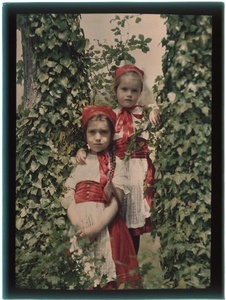 Лиза и Таня Козаковы, 1910 год, Таврическая губ., г. Ялта. Племянницы фотографа.