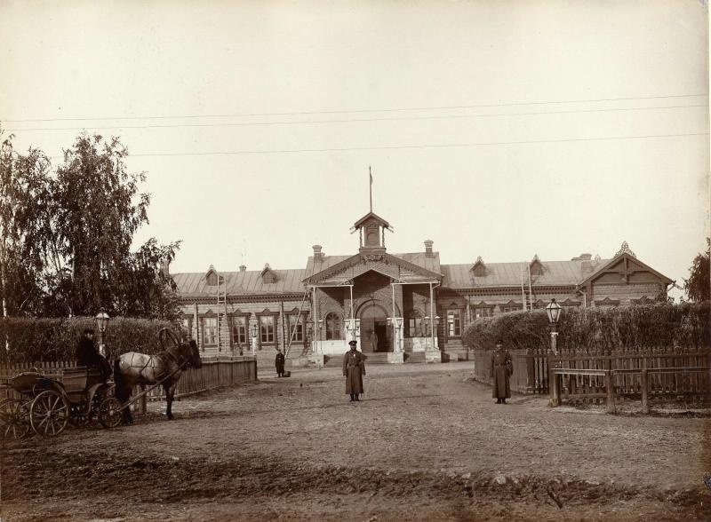 Вокзал Северной железной дороги, 1890 - 1896, Владимирская губ., г. Шуя. Старое здание, разобранное в 1896 году для строительства каменного вокзала.