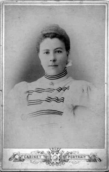 Портрет женщины погрудный, 1890-е