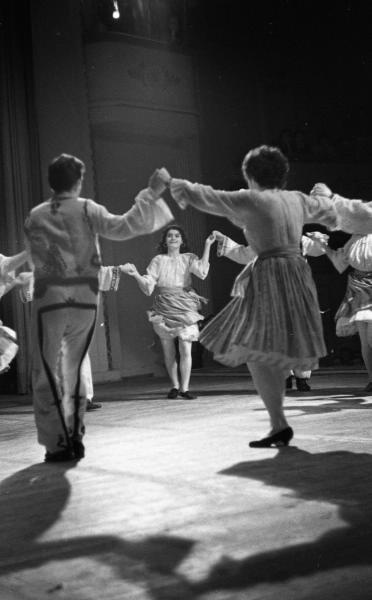 Выступление самодеятельного танцевального ансамбля, 1963 - 1964, г. Москва