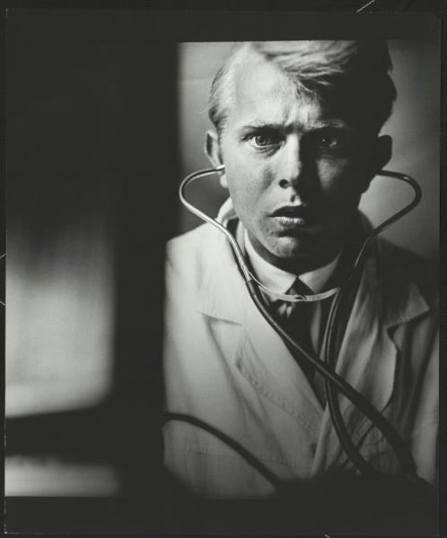 Молодой врач, 1970 год, Литовская ССР, г. Нида. Выставки:&nbsp;«На страже здоровья: российские врачи в XX веке»,&nbsp;«Портреты Антанаса Суткуса» с этой фотографией. 