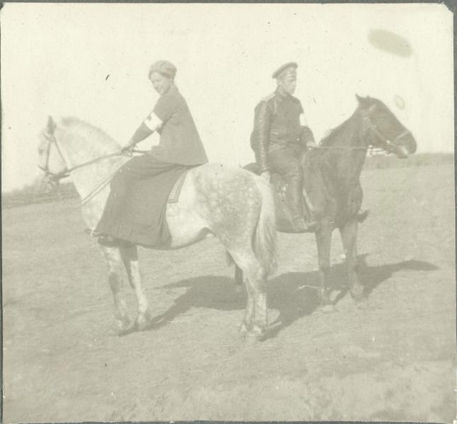 Всадники, 1914 - 1918, Россия. Предположительно, фотография из альбома медицинского походного госпиталя.