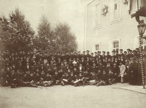 Группа преподавателей и учащихся железнодорожного техникума в 25-летний юбилей, 1899 год, Владимирская губ., г. Ковров