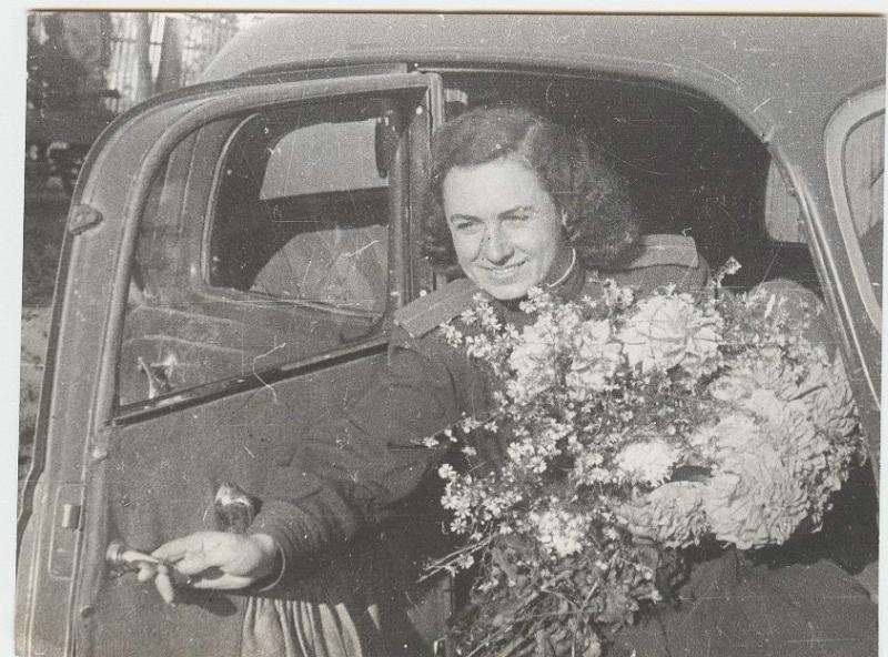 Военный корреспондент Елизавета Микулина, 1945 год, Югославия, г. Белград
