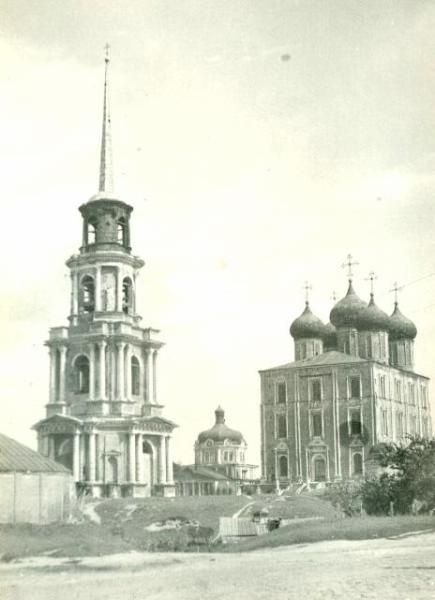 Собор Успения Пресвятой Богородицы в Рязанском кремле, 1930-е, г. Рязань. Успенский собор построен между 1693 и 1699 годами.&nbsp;