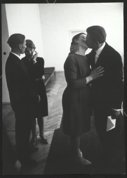После бракосочетания, 1959 год, Литовская ССР, г. Вильнюс. Выставка «Советская романтика» с этой фотографией.
