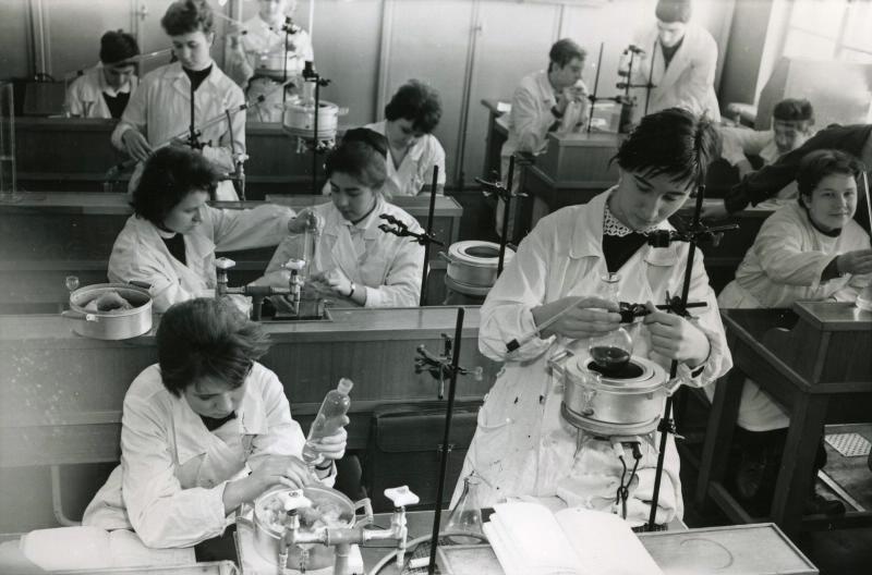 Урок химии, 1960 - 1965