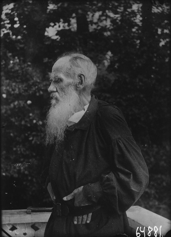 Лев Толстой в Ясной Поляне на верхнем балконе, 1901 год, Тульская губ., дер. Ясная Поляна