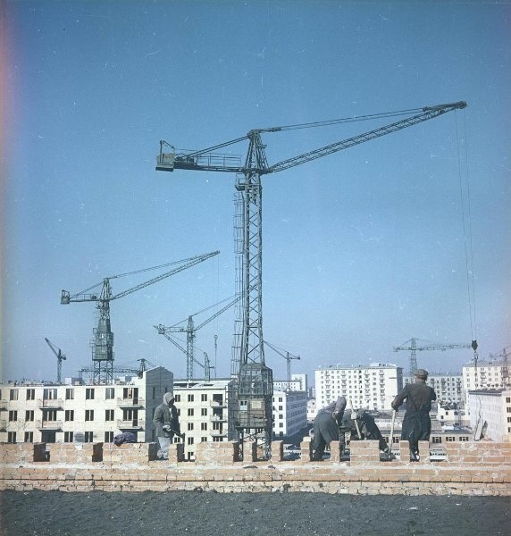 Строители за работой, 1960-е, г. Москва. &nbsp;Выставка «Строили-строили и наконец построили!» с этой фотографией.