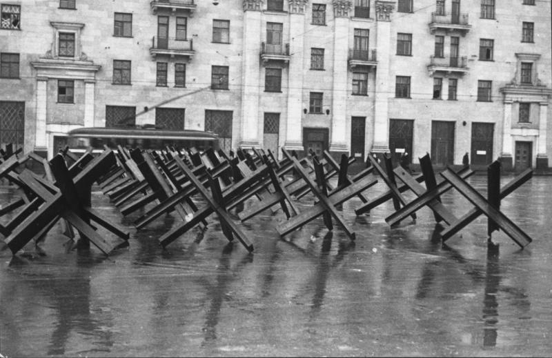 Противотанковые заграждения на Большой Дорогомиловской улице, 30 октября 1941, г. Москва