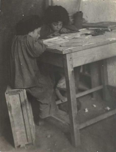 Без названия, 1930 - 1931, Дагестанская АССР. Выставки&nbsp;«В школу!» и «Тянуться к знаниям» с этой фотографией.