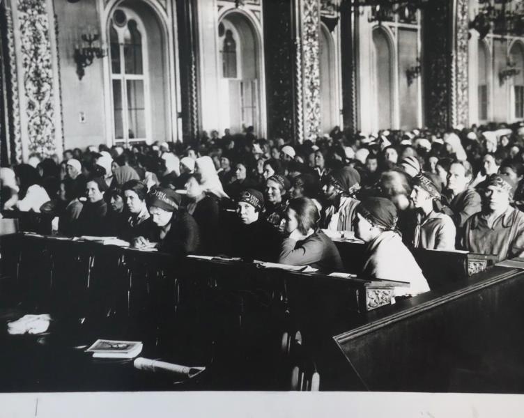 I Всесоюзный съезд женщин-членов городских и сельских Советов, 10 - 16 октября 1927, г. Москва. Всесоюзный съезд работниц и крестьянок проходил 10 – 16 октября 1927 г.