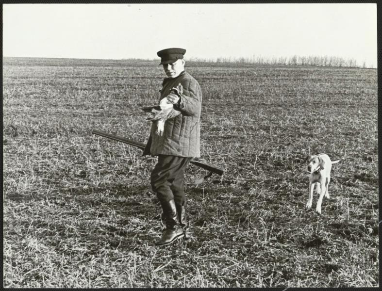 Михаил Шолохов на охоте, 1958 год, Псковская обл., пгт. Пушкинские Горы