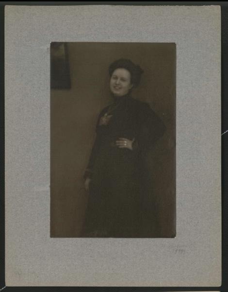 Надежда Дмитриевна Петрова, 1909 год. Вторая жена фотографа, урожденная Козлова.