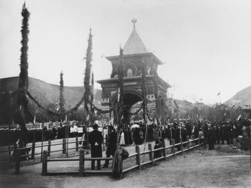 Триумфальная арка в день прибытия цесаревича Николая на фрегате «Память Азова», 13 мая 1891, г. Владивосток