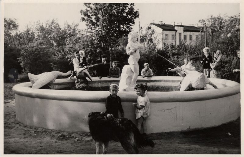 Фонтан в парке имени Аркадия Петровича Гайдара на улице Куйбышева, 1950-е, Горьковская обл., г. Павлово. Горьковская область с 1990 года – Нижегородская.