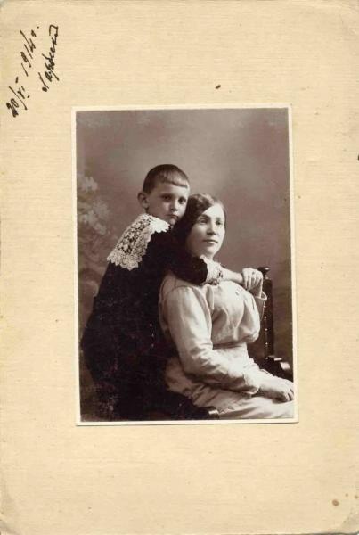 Портрет матери с сыном, 1914 год, Китайская республика, г. Харбин